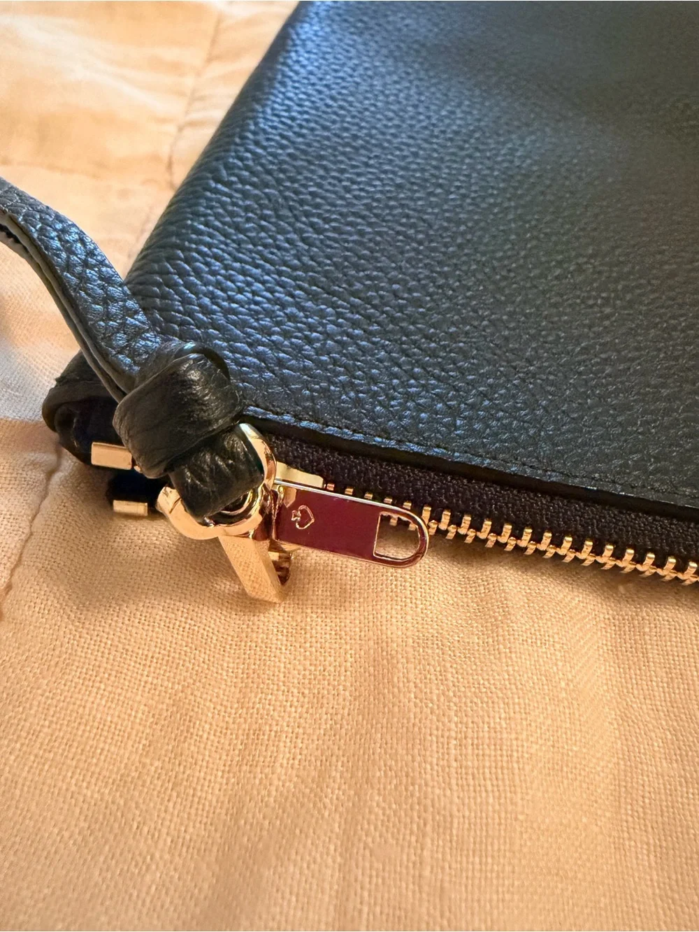Kate Spade (LARGE!)Jackson Street Finley Black Leather Wristlet Clutch pouch